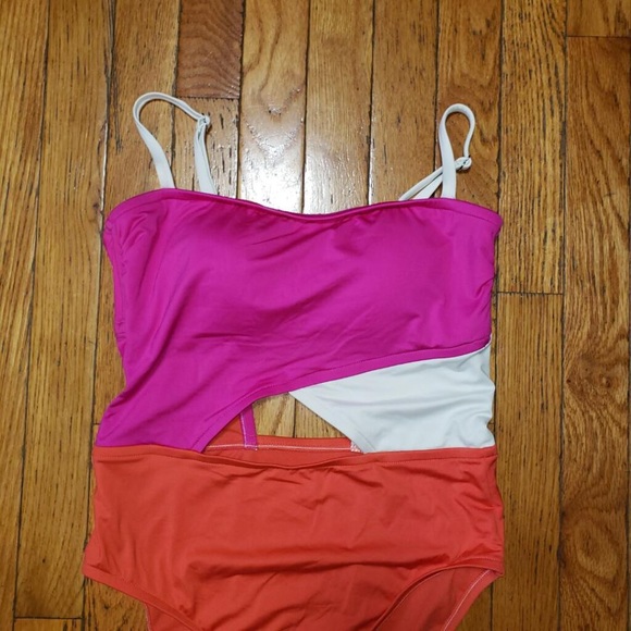 Shade & Shore Colorblock One-Piece Swimsuit - Picture 3 of 8